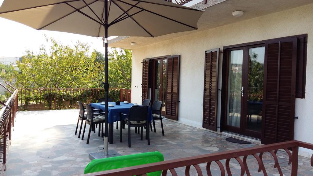 Apartman Dukic Apartamento Trogir Exterior foto